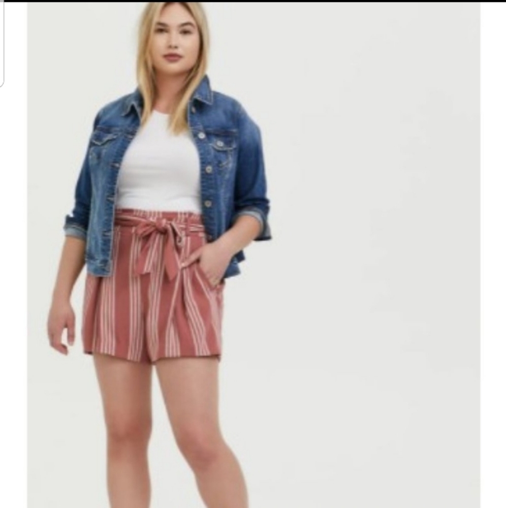 Torrid Shorts NWT Rose Silky Striped Belted 16